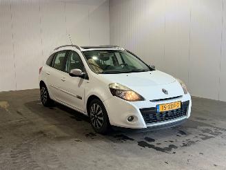 krockskadad bil auto Renault Clio 1.5 dCi Night & Day 2012/5