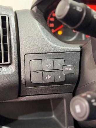 Peugeot Boxer 330 2.2 HDI L2H1 Profit+ picture 14