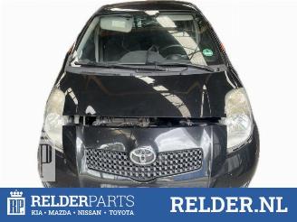 Vrakbiler auto Toyota Yaris Yaris II (P9), Hatchback, 2005 / 2014 1.3 16V VVT-i 2008/9
