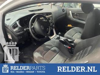 Kia Cee d Cee'd (JDB5), Hatchback 5-drs, 2012 / 2018 1.4 CRDi 16V picture 10