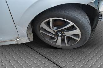 Peugeot 108 1.2 VTI     ONLY FOR PARTS picture 16