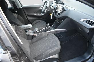 Peugeot 2008 1.2 vvti Pure Tech picture 15