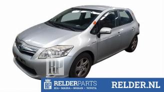 Vrakbiler auto Toyota Auris Auris (E15), Hatchback, 2006 / 2012 1.8 16V HSD Full Hybrid 2012/6