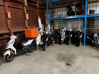 Sym  DIVERSE HELE JONGE SCOOTERS TE KOOP VAN ALLE MERKEN picture 5