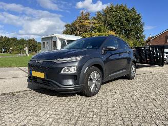 Hyundai Kona EV Fashion 64 kWh lichte schade ! picture 2
