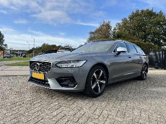 uszkodzony samochody osobowe Volvo V-90 2.0 D4 R-Design Pano 111.861 KM !! 2018/11