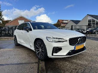 Volvo V-60 2.0 T6 Plug-in hybrid AWD Plus Dark picture 3