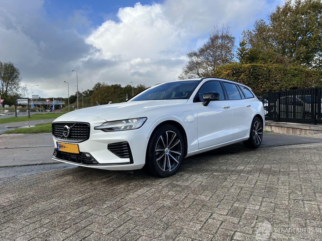 Volvo V-60 2.0 T6 Plug-in hybrid AWD Plus Dark