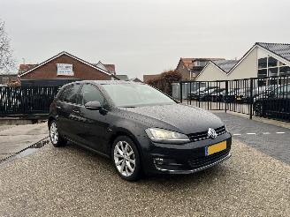 Vaurioauto  passenger cars Volkswagen Golf 2.0 TDI HIGHLINE AUTOMAAT 2014/10