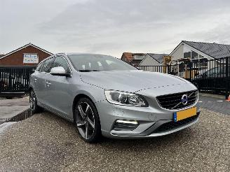 krockskadad bil auto Volvo V-60 1.5 T3 R-Design 2016/2