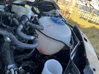 Volkswagen Transporter 2.0 TDI L2H3 28 picture 16