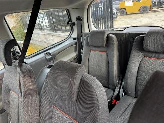 Ford Galaxy 2.0-16V Trend picture 22