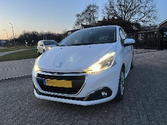 damaged passenger cars Peugeot 208 1.2 PureTech Blue Lion 150.045 KM !! 2018/1