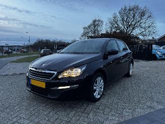 Peugeot 308 1.2 VTi Active picture 2