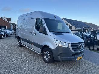 krockskadad bil bedrijf Mercedes Sprinter 315 1.9 CDI L2H2 MBUX NAVI 2020/12
