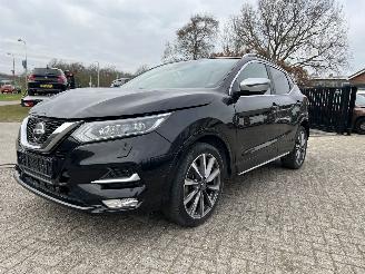 Vaurioauto  passenger cars Nissan Qashqai 1.3 DIG-T Tekna + automaat !! 2019/8