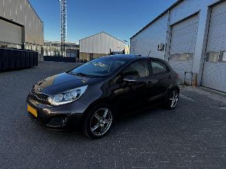 Kia Rio 1.4 CVVT PANO LEER AUTOMAAT !! FULL OPTIONS picture 2
