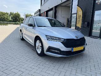 Voiture accidenté Skoda Octavia 1.0 e-TSI Sport Business 2021/1