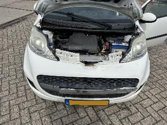 Peugeot 107 1.0-12V Millesim 200 | 95.190 km!! picture 13