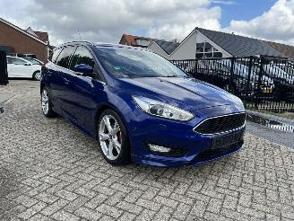 damaged passenger cars Ford Focus 2.0 TDCI Titanium Automaat 1st owner 2016/3