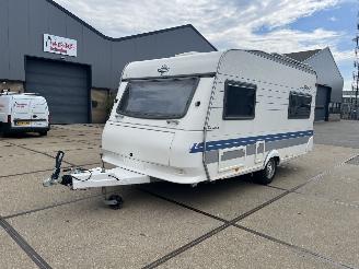 krockskadad bil caravan Hobby  30 2002/7