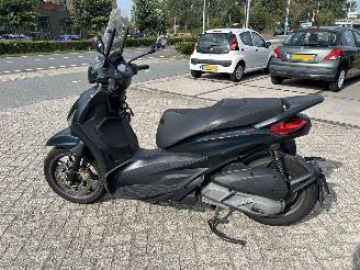 Piaggio Beverly 300 300 Beverly S HPE | 26.528 km!! picture 2