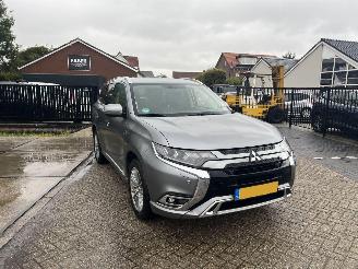 skadebil auto Mitsubishi Outlander 2.4 PHEV Intense+ 2020/9