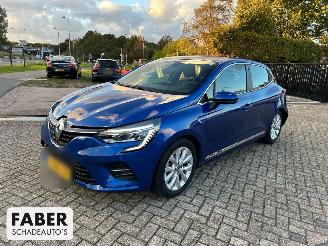 Damaged car Renault Clio 1.0 TCe Intens | 37.279 km!! 2019/12