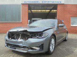 damaged passenger cars BMW 5-serie 520d xDrive Hybride Professional 190pk 2021/3