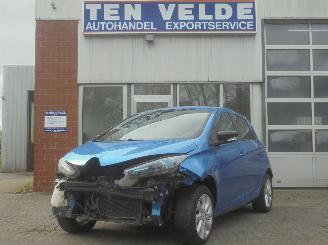 Damaged car Renault Zoé Intens 43kw, Airco, R-Link Navi, Cruise control 2016/12