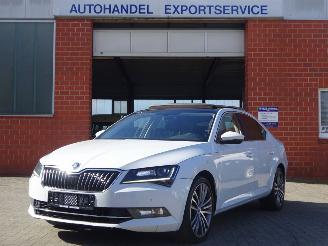 damaged passenger cars Skoda Superb 2.0 TDI Ambition Business, Panorama, Navi, DAB+, Climate & Cruise 2016/9