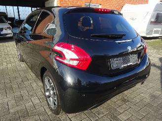 Peugeot 208 1.2i Intuitive, Leer, Navi-MMS, Cruise & Climate picture 22