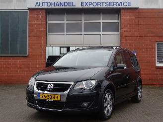 Damaged car Volkswagen Touran 7 Persoons Cross Highline 125kw DSG, Leer, Navi, Cruise & Climate, schuifdak 2009/4