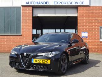 damaged passenger cars Alfa Romeo Giulia Super Business 2.2 JTD, Leer, Navi, Cruise & Climate 2019/3