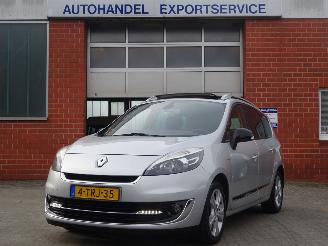 Damaged car Renault Grand-scenic TCe 85kw Bose Edition, 7 persoons, Panorama, Leer, Navi, Climate & Cruise 2012/9