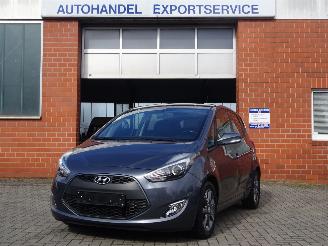 uszkodzony samochody osobowe Hyundai Ix20 Design Edition 1.6i Automaat 125pk, Navi, Climate & Cruise, Camera 2016/8