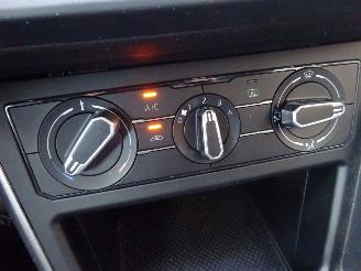 Volkswagen Polo Life 1.0i 59kw Benzine, Airco, Cruise, DiGi, Apple, Android, PDC picture 16