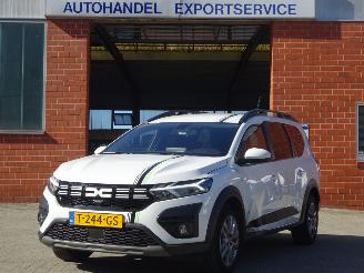 Damaged car Dacia Jogger 1.0 TCe 110 Expression 7persoons, Airco, Cruise 2023/6