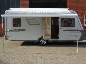 krockskadad bil caravan Hymer  Eriba Nova 465, Mover, Luifel, Toilet, Douche 2006/7