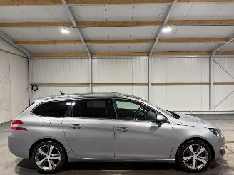 Voiture accidenté Peugeot 308 1.2 e-THP 96 KW Airco Premiere 2015/1