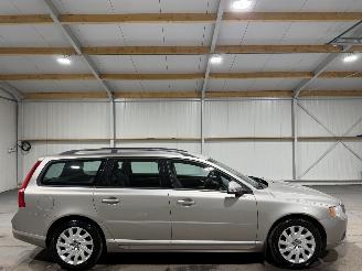 Schadeauto Volvo V-70 2.0 107kW  Momentum 2009/4