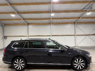 Vaurioauto  passenger cars Volkswagen Passat GTE 1.4TSI 115kW HighLine Leder Panoramadak 2015/12