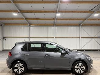 skadebil auto Volkswagen Golf e 36kWh 100kW Automaat 2017/11