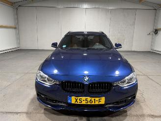 BMW 3-serie 320i 135kW Automaat Luxury Edition picture 4