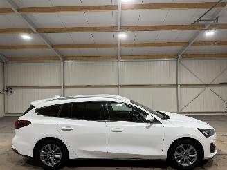 Vaurioauto  passenger cars Ford Focus 1.0 EcoBoost 92kW Hybrid Titanium 2022/11