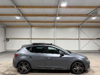 Vaurioauto  passenger cars Seat Leon 2.0 TSI 221kW Automaat Pano CUPRA 300 2018/8