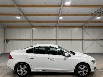 Schadeauto Volvo S-60 2.0D2 88kW Automaat Nordic+ 2017/2