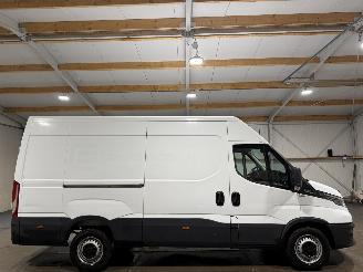 krockskadad bil bedrijf Iveco Daily 2.3D 101kW Automaat Clima Camera H3 2022/2