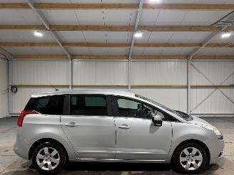 damaged passenger cars Peugeot 5008 1.6VTi 88kW Blue Lease 7Persoons 2011/5