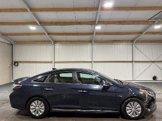 damaged passenger cars Hyundai Sonata HYBRID 115kW Automaat SE 2018/3
